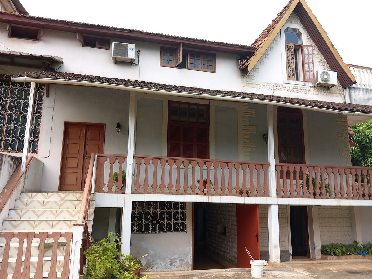 Vista lateral do palacete